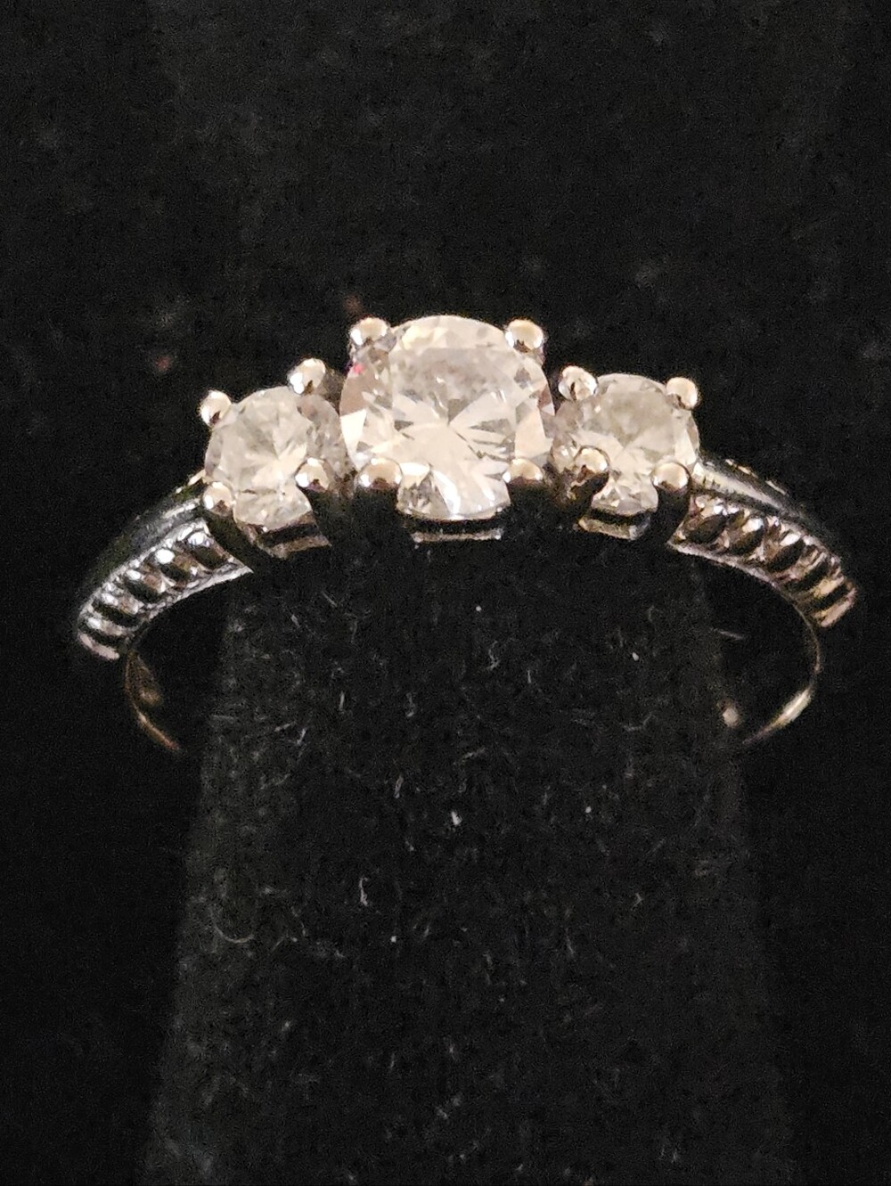 925 sterling silver ring with cubic zirconia (CZ) stones Size: